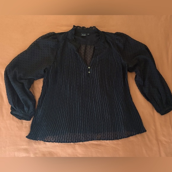 Gap blouse - prefect for work and date night - Picture 2 of 4